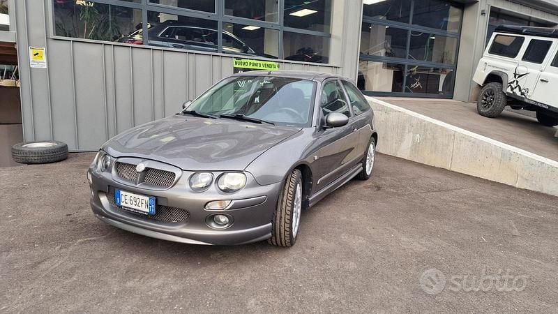 Usata MG ZR 160 CV (117 kW) 2003 Grigio Utilitaria