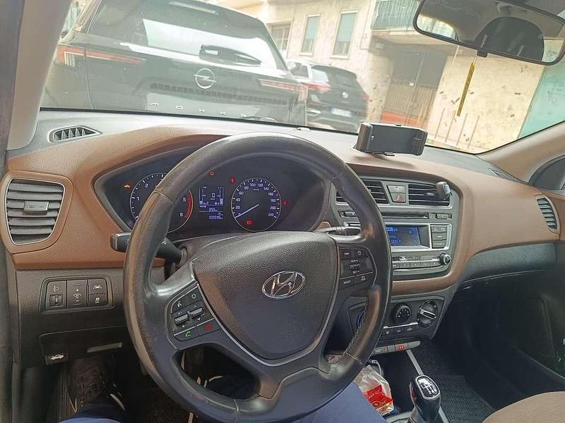 Usata Hyundai i20 Comfort 75 CV (55 kW) 2016 Utilitaria