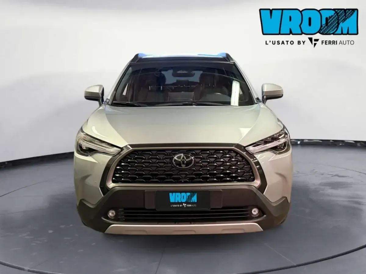 Usata Toyota Corolla Cross Lounge 152 CV (111 kW) 2024 Argento SUV