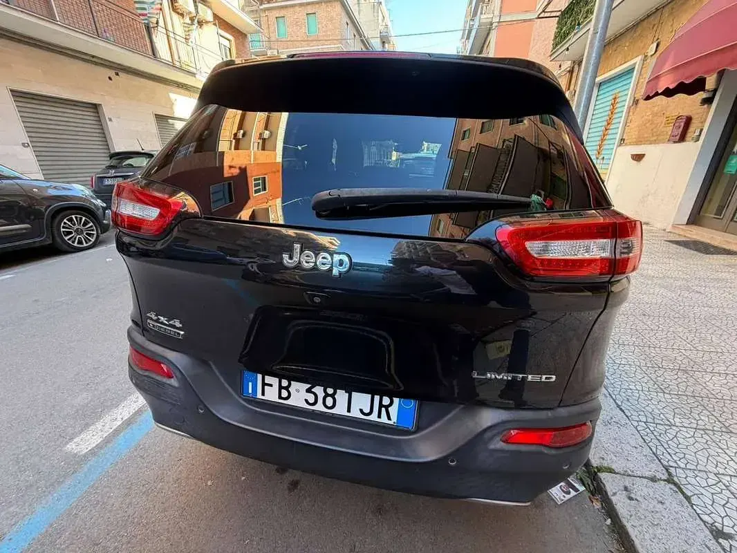 Usata Jeep Cherokee Limited 200 CV (147 kW) 2015 Nero SUV