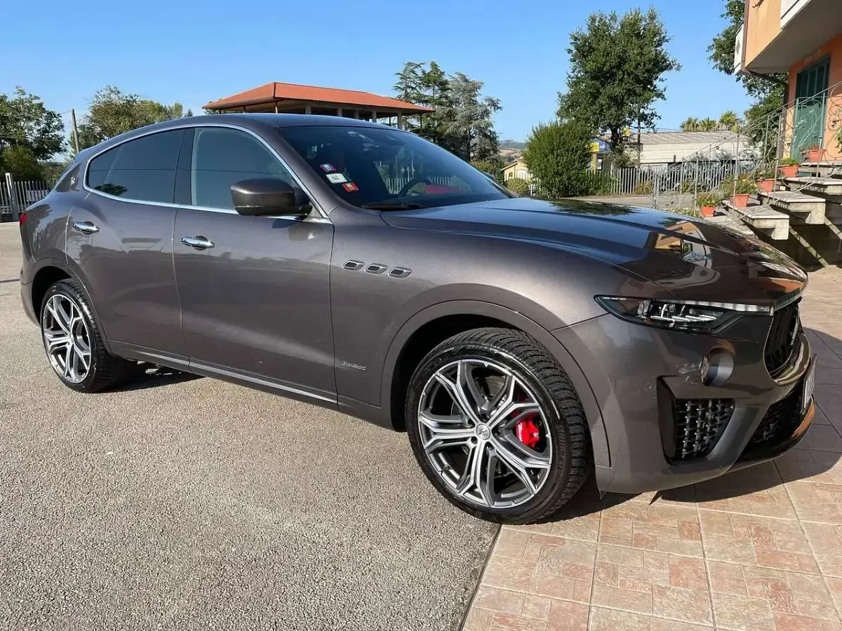 Usata Maserati Levante 275 CV (202 kW) 2020 Grigio maratea SUV