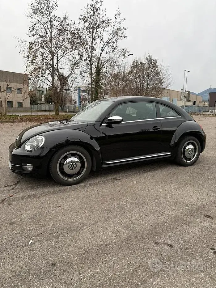 Usata VW Beetle 105 CV (77 kW) 2013 Nero Utilitaria