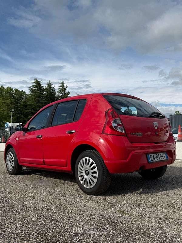 Gebraucht Dacia Sandero 75 PS (55 kW) 2010 Rot Limousine