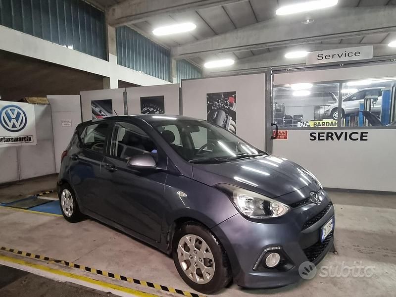 Usata Hyundai i10 Edition 67 CV (49 kW) 2015 Grigio Utilitaria