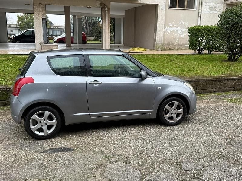 Usata Suzuki Swift 92 CV (67 kW) 2006 Grigio Utilitaria