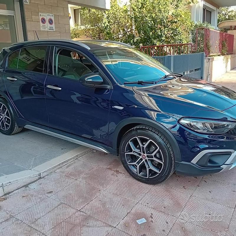 Usata 2021 Fiat Tipo Cross Tre volumi | 16.000 € - Immagine 1/4