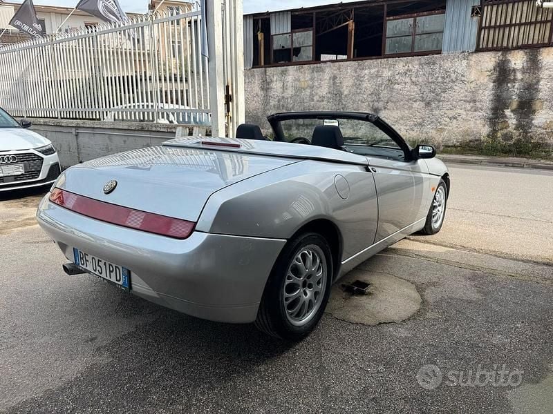 Usata Alfa Romeo Spider 144 CV (105 kW) 1999 Grigio Cabrio
