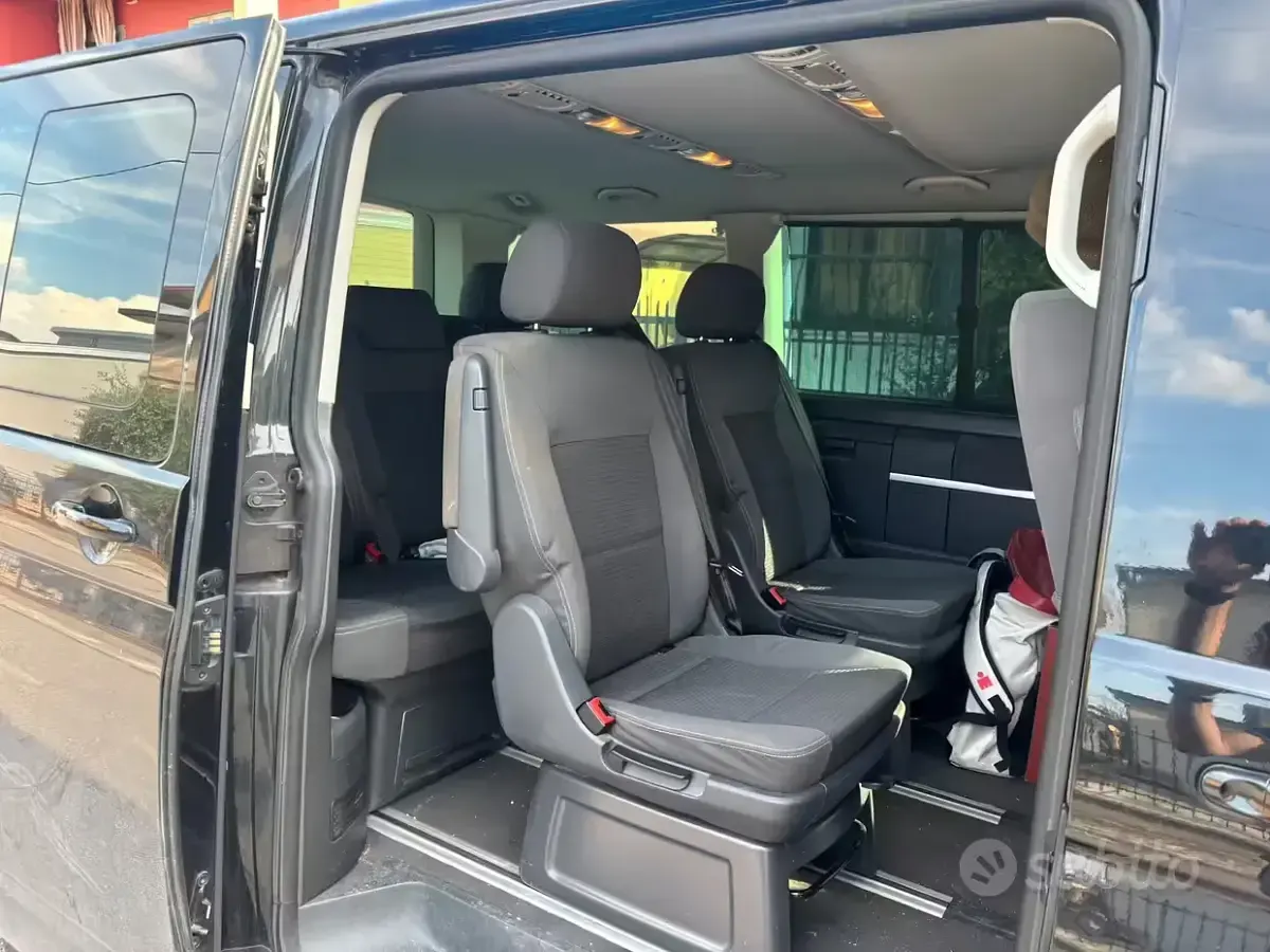 Usata VW Multivan 140 CV (102 kW) 2010 Bluazzurro Monovolume