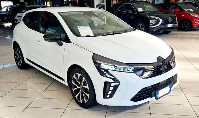 Bianco / nero Usata 2024 Mitsubishi Colt Invite Tre volumi | 17.900 € - Immagine 1/4