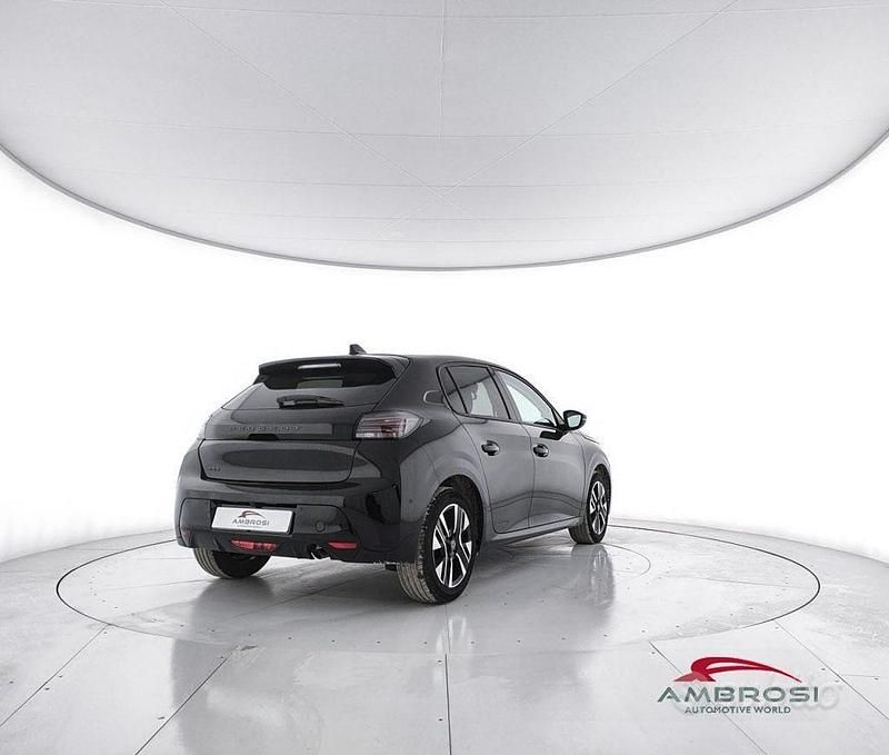 Usata Peugeot 208 Allure 101 CV (74 kW) 2025 Nero Utilitaria