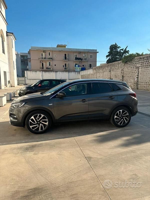 Usata Opel Grandland X Ultimate 177 CV (130 kW) 2018 Marrone SUV