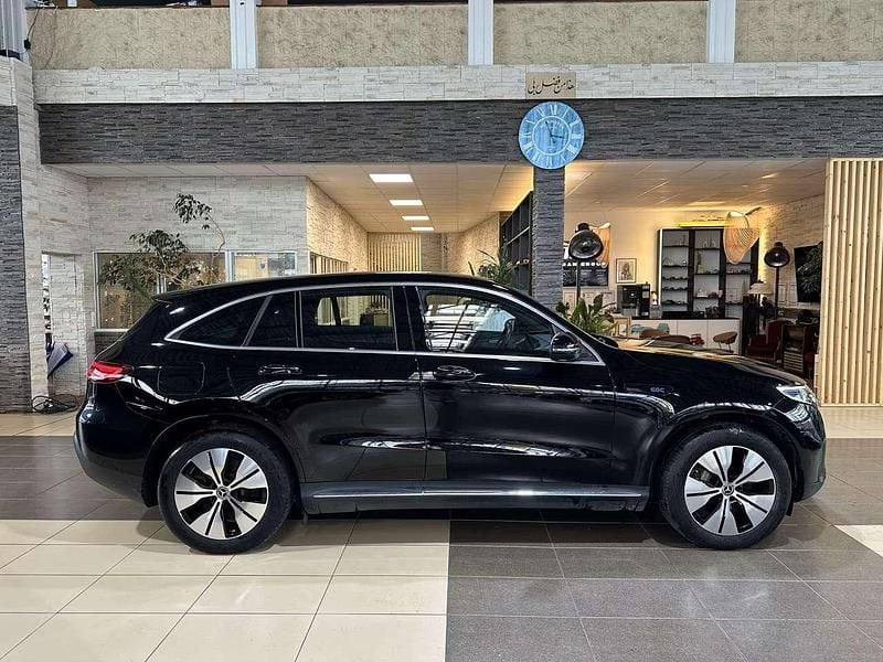 Begagnad Mercedes EQC400 144 kW (197 HK) 2022 Svart SUV
