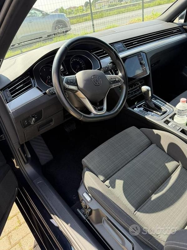 Usata VW Passat 122 CV (89 kW) 2021 Nero Station wagon