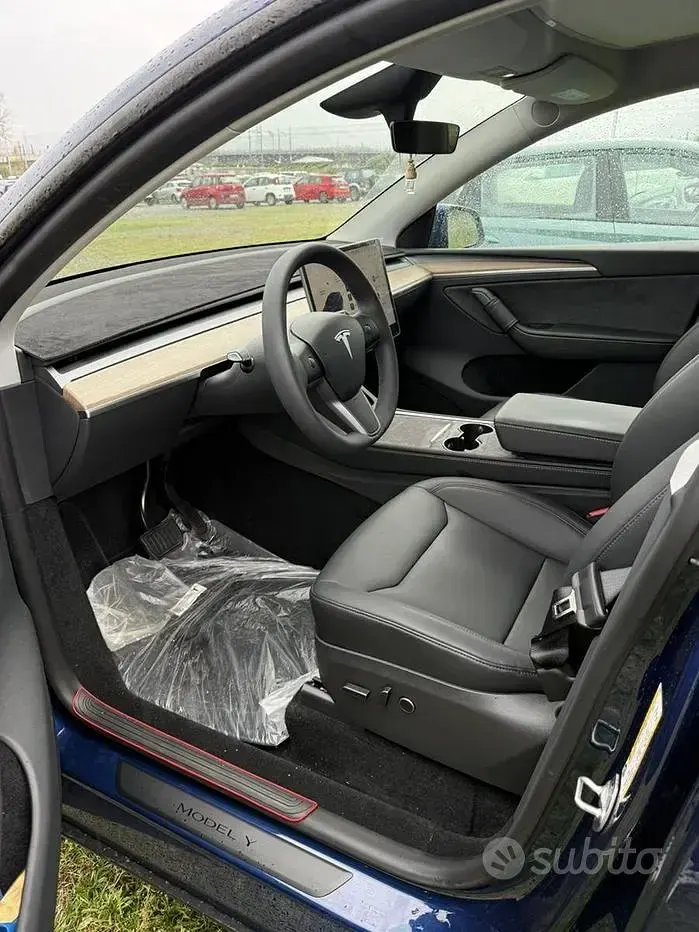 Usata Tesla Model Y 114 kW (155 CV) 2024 Blu SUV