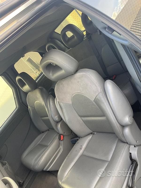 Usata Chrysler Voyager 150 CV (110 kW) 2006 Grigio Monovolume
