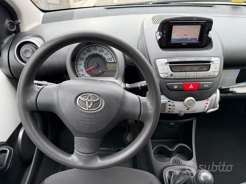 Usata Toyota Aygo Connect Style 68 CV (50 kW) 2013 Grigio Utilitaria