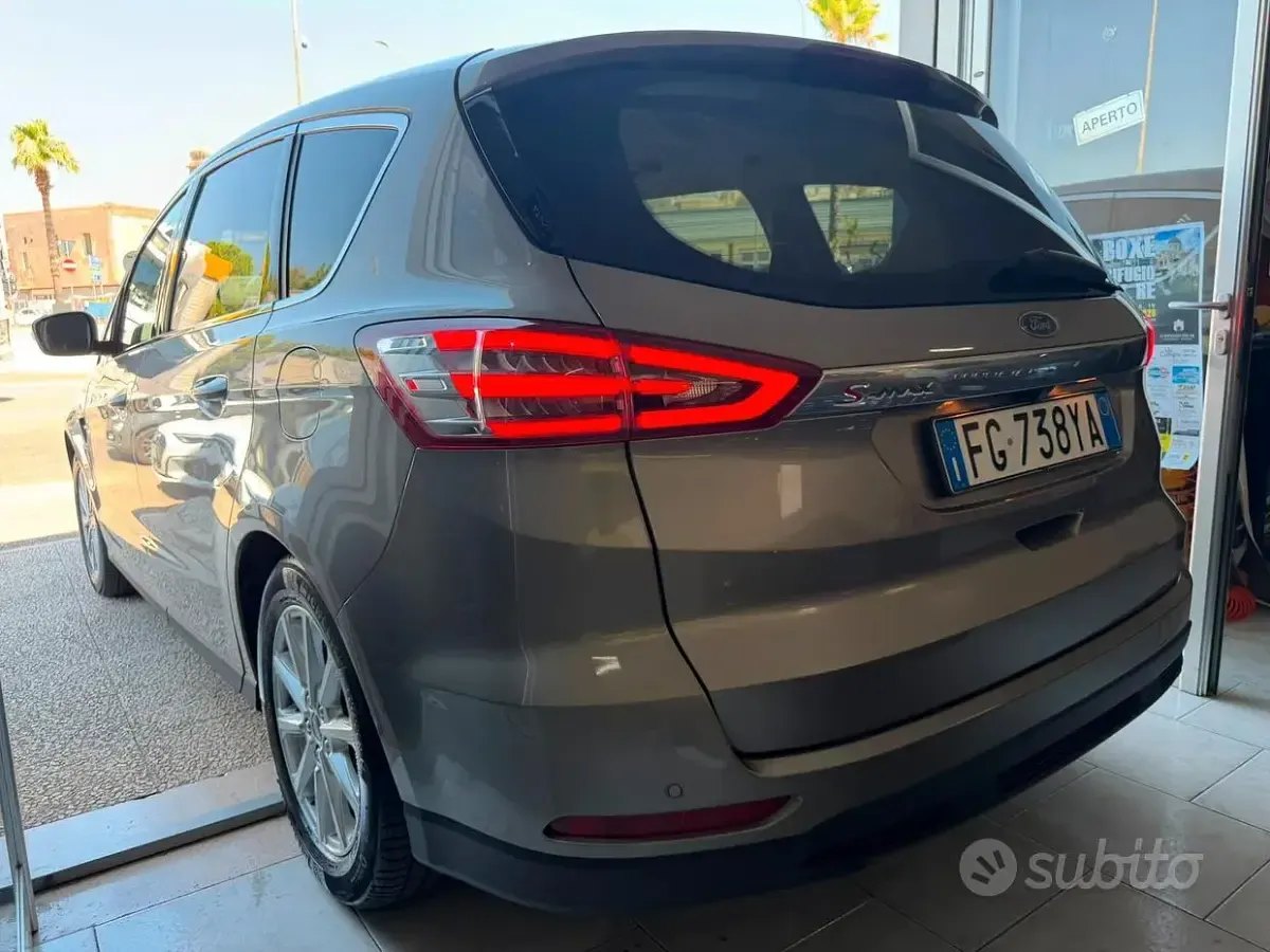 Usata Ford S-MAX Titanium 150 CV (110 kW) 2017 Grigio Monovolume