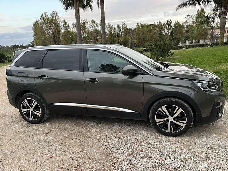 Usata Peugeot 5008 Allure 120 CV (88 kW) 2020 Monovolume