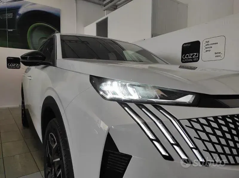 Usata Peugeot 5008 Allure 136 CV (100 kW) 2025 Bianco SUV