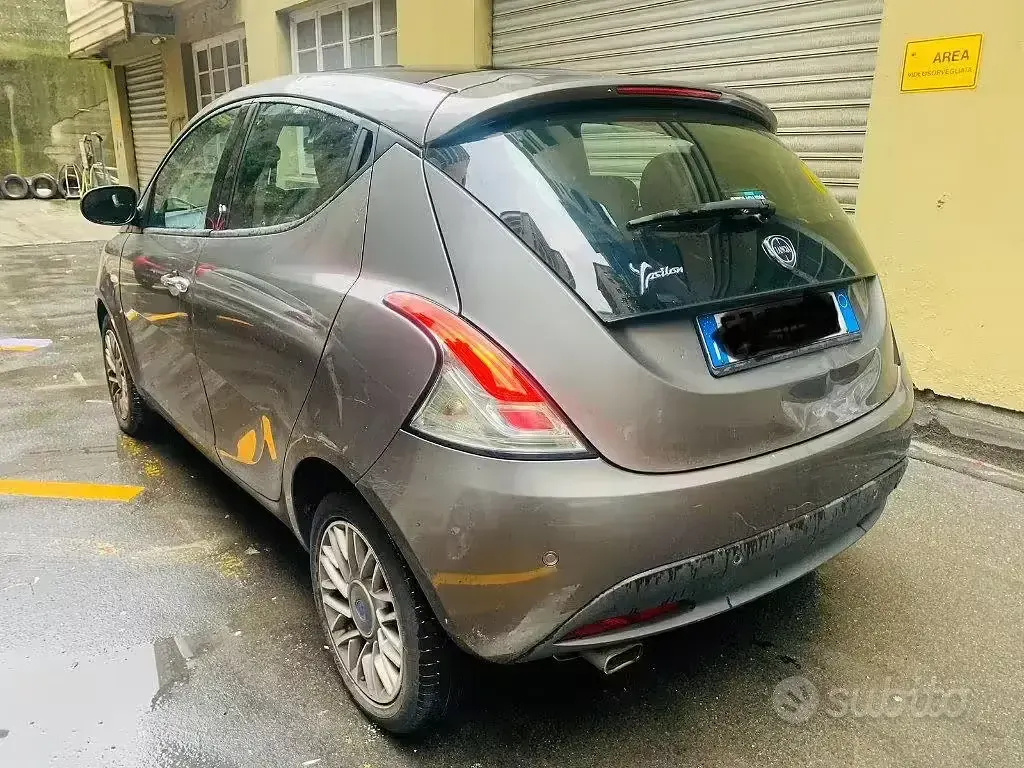 Usata Lancia Ypsilon Platinum 69 CV (50 kW) 2014 Grigio Utilitaria