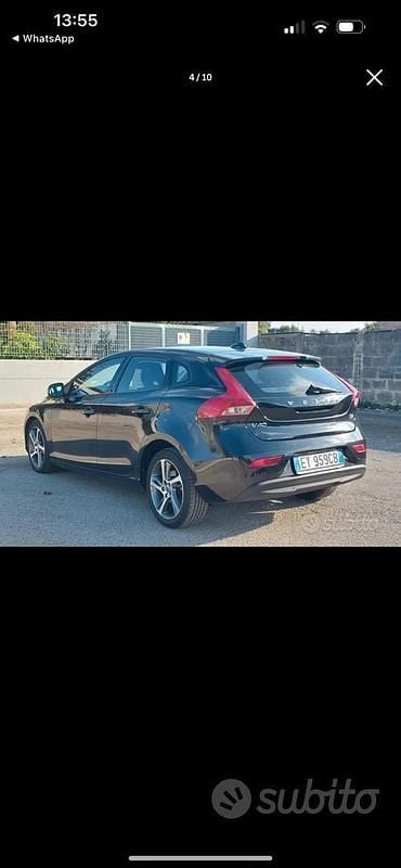 Nero Usata 2014 Volvo V40 Tre volumi | 6100 € (Buon prezzo) - Immagine 1/4