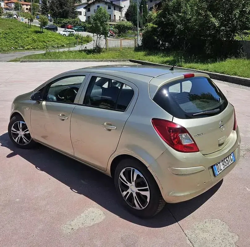 Usata Opel Corsa Color Edition 80 CV (58 kW) 2009 Utilitaria