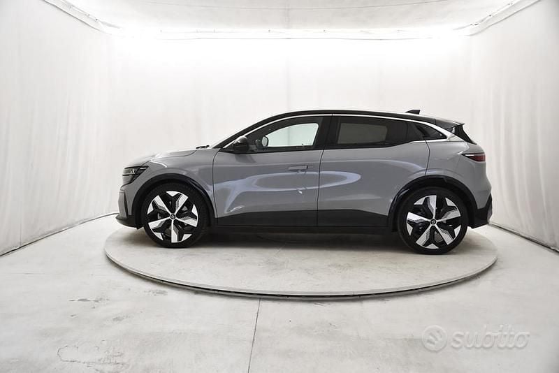 Usado Renault Megane E-Tech Evolution 160 kW (218 CV) 2023 Gris Berlina
