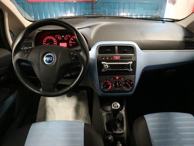 Usata Fiat Grande Punto Dynamic 75 CV (55 kW) 2006 Nero / metallizzato Utilitaria