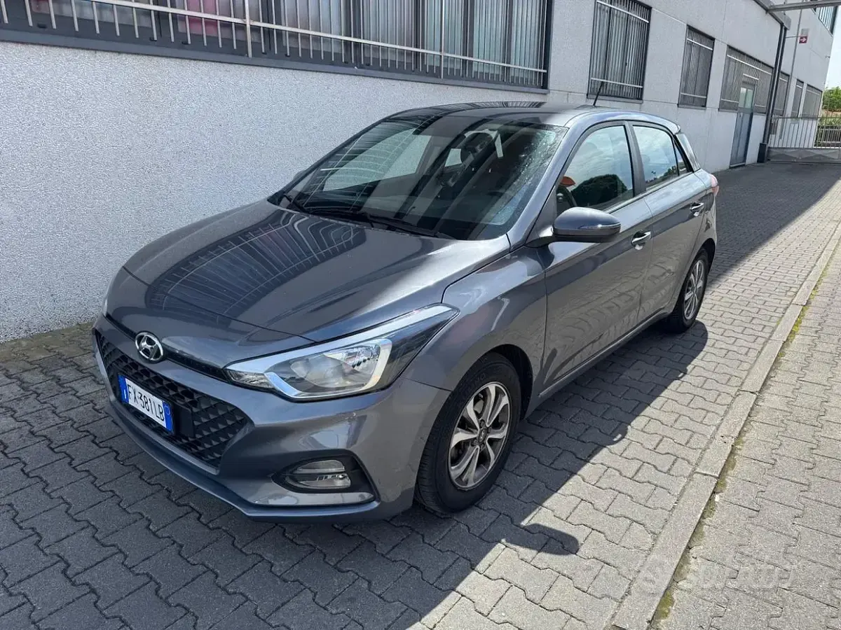 Begagnad Hyundai i20 Style 75 HK (55 kW) 2019 Grå Halvkombi