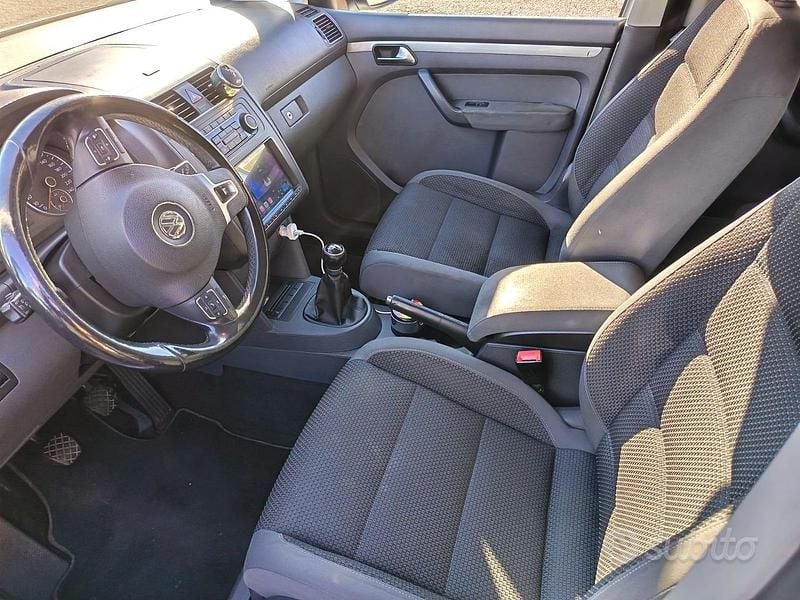 Usata VW Touran 105 CV (77 kW) 2012 Grigio Monovolume