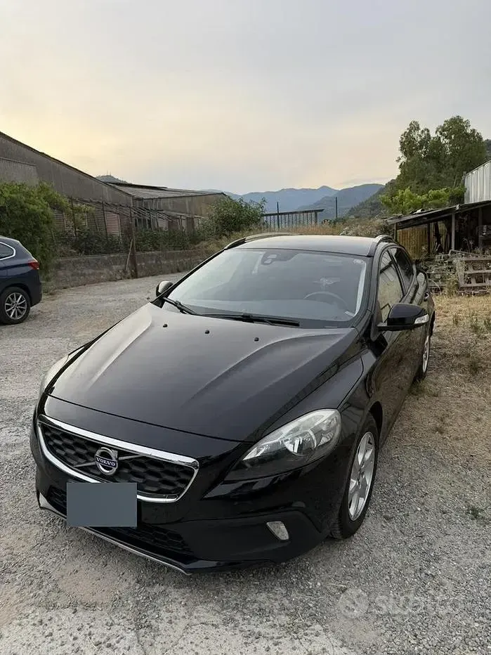 Usata Volvo V40 CC 115 CV (84 kW) 2015 Nero Station wagon
