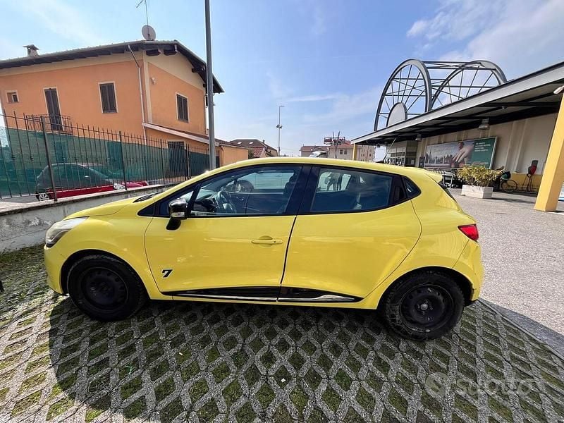 Usata Renault Clio IV 90 CV (66 kW) 2012 Giallo Berlina