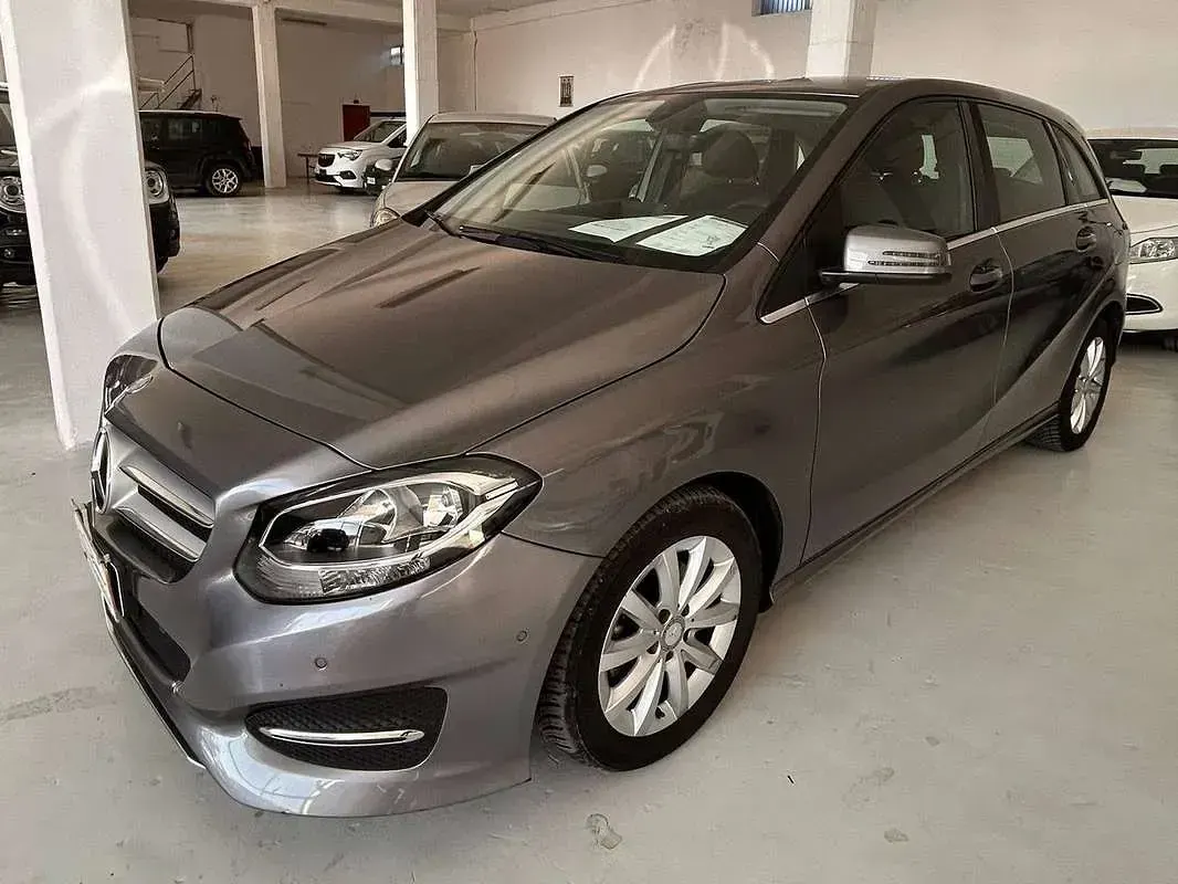 Usata Mercedes B180 Business 109 CV (80 kW) 2016 Grigio Utilitaria
