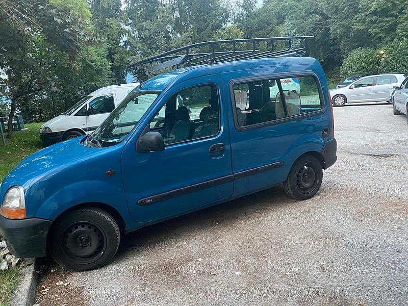 Usata Renault Kangoo 58 CV (42 kW) 2001 Blu Berlina