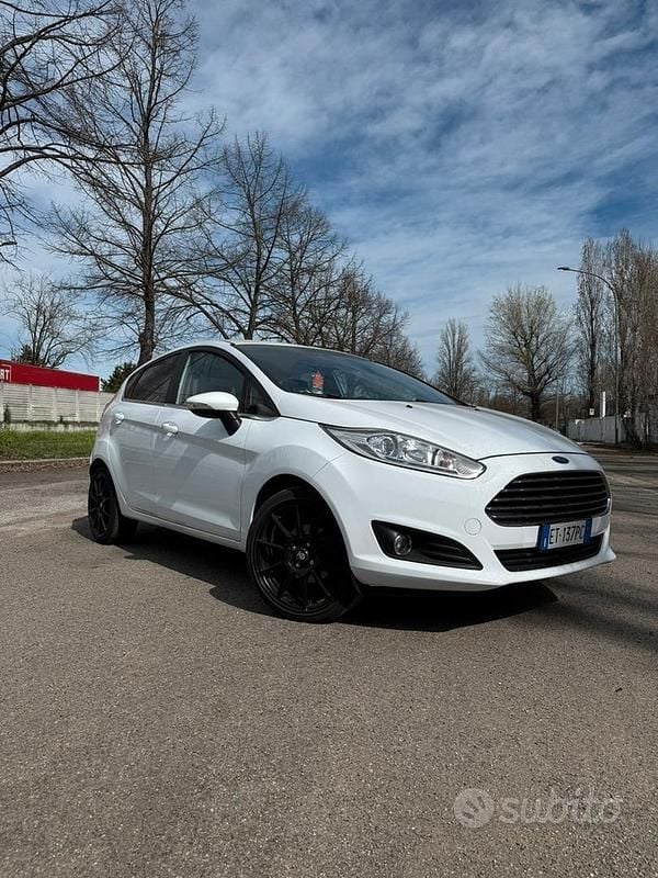 Usata Ford Fiesta Titanium 75 CV (55 kW) 2014 Bianco Utilitaria