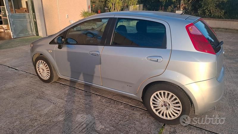 Usata Fiat Grande Punto 90 CV (66 kW) 2008 Grigio Utilitaria
