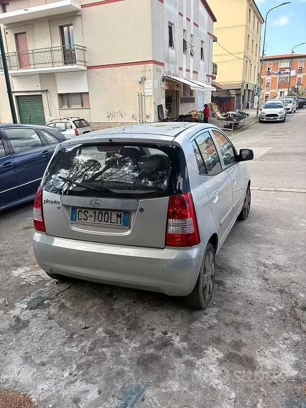 Usata Kia Picanto 65 CV (47 kW) 2004 Grigio Utilitaria