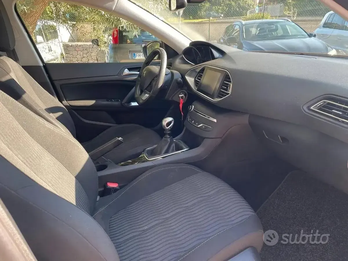 Usata Peugeot 308 120 CV (88 kW) 2017 Nero Berlina