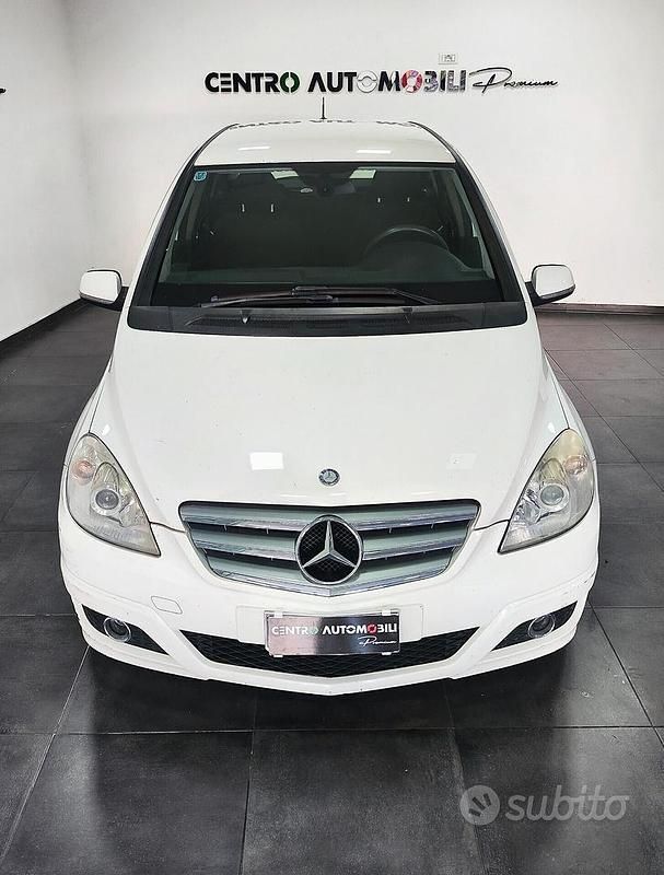 Usata Mercedes B180 110 CV (80 kW) 2011 Bianco Monovolume
