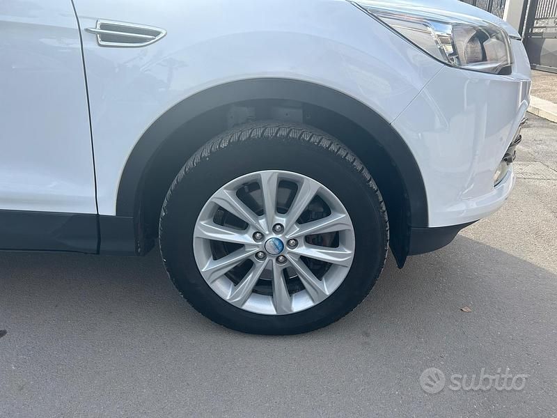 Usado Ford Kuga Titanium 150 CV (110 kW) 2015 Blanco SUV