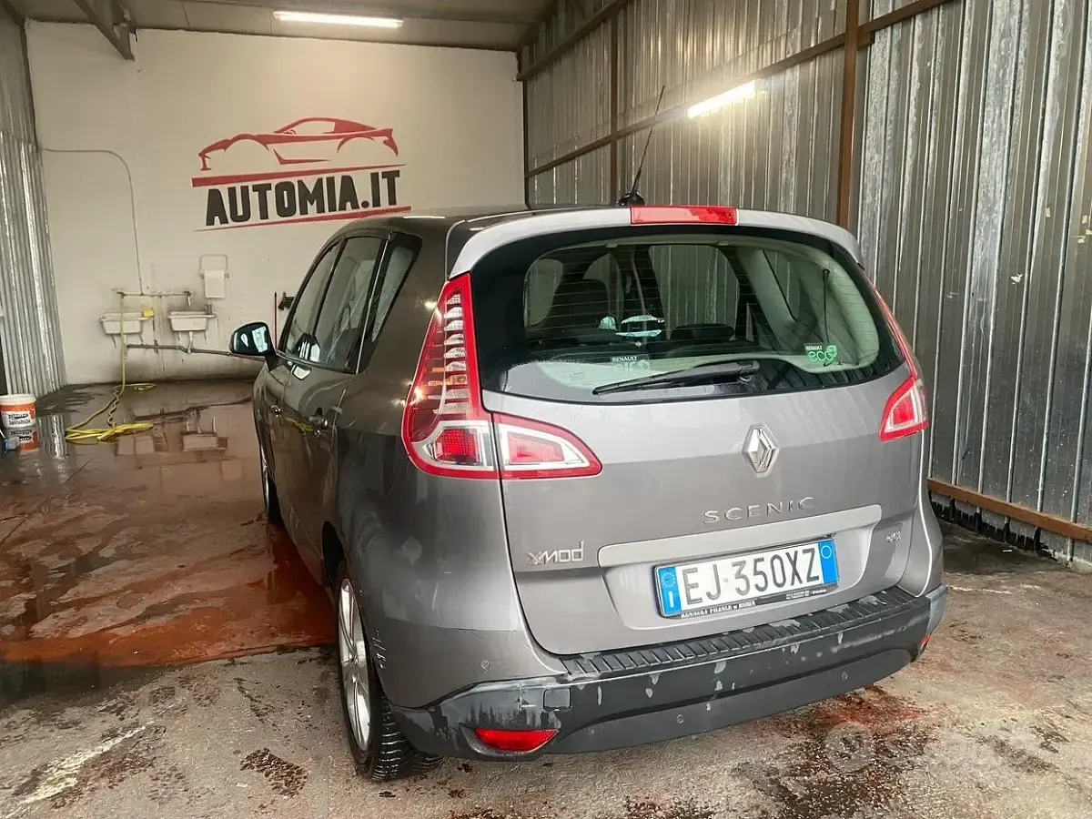 Usata Renault Scénic III Dynamique 110 CV (80 kW) 2011 Grigio Monovolume