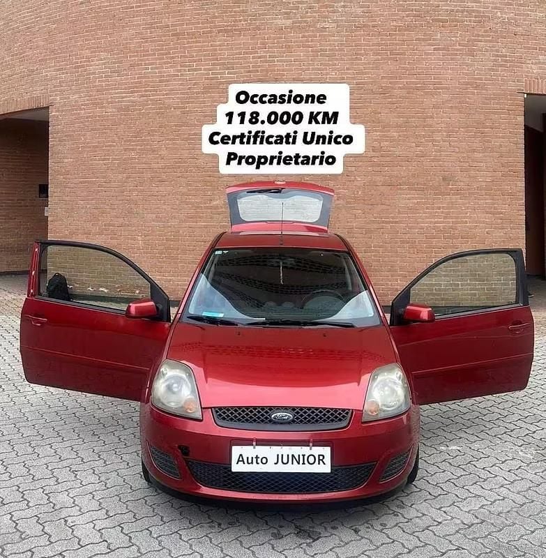 Usata Ford Fiesta Ghia 80 CV (58 kW) 2008 Rosso Utilitaria