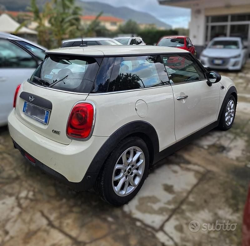 Usata Mini ONE 102 CV (75 kW) 2016 Beige Utilitaria