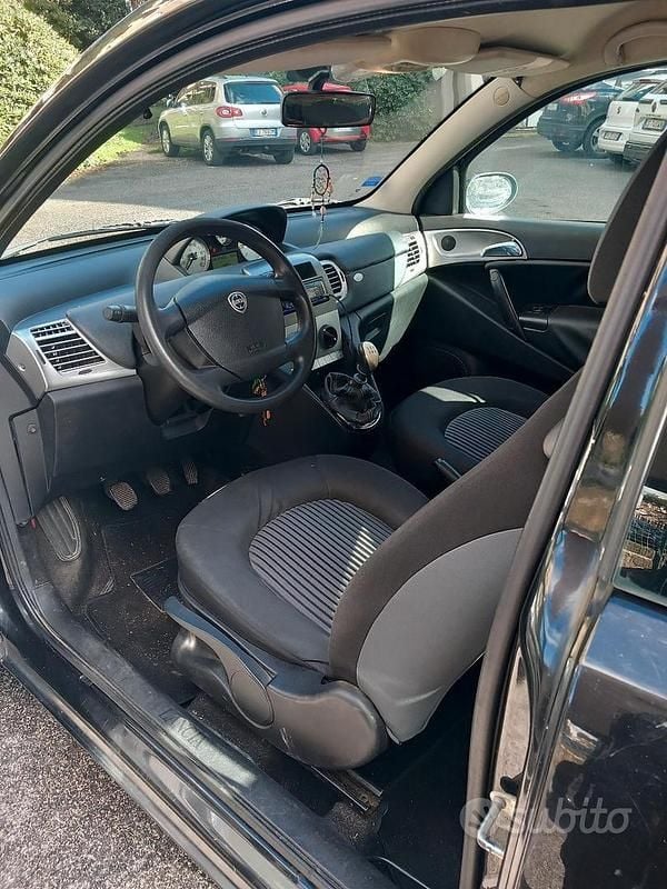Usata Lancia Ypsilon 60 CV (44 kW) 2008 Nero Utilitaria