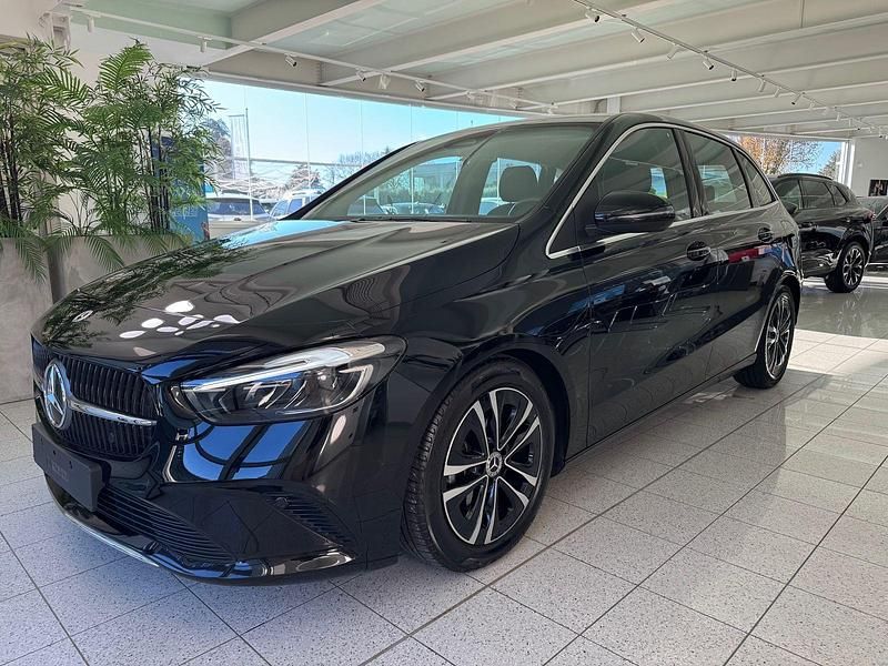Usata Mercedes 180 Advanced 116 CV (85 kW) 2024 Nero cosmo Berlina