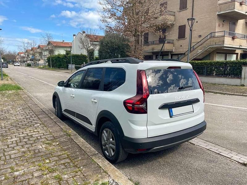 Käytetty Dacia Jogger Comfort 101 HP (74 kW) 2023 Valkoinen Tila-auto