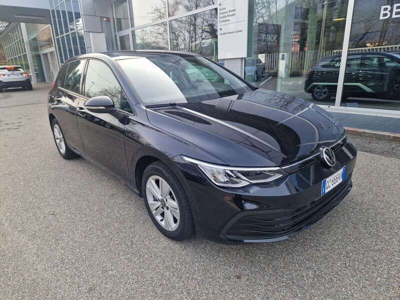 Nero Usata 2020 VW Golf VIII Life Tre volumi | 18.200 € - Immagine 1/4
