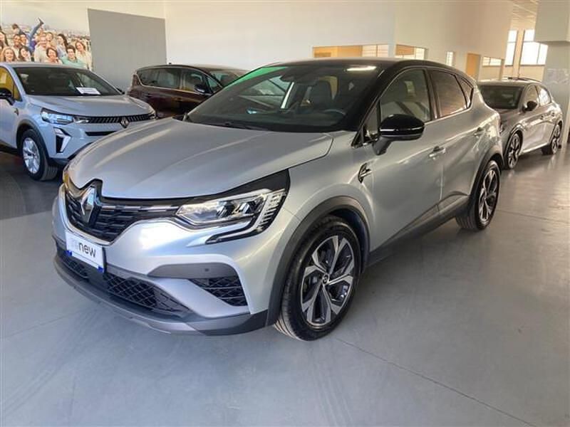 Usata Renault Captur RS Line 145 CV (106 kW) 2022 Grigio chiaro SUV