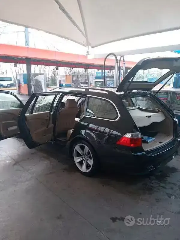 Usata BMW 530 235 CV (172 kW) 2007 Nero Berlina