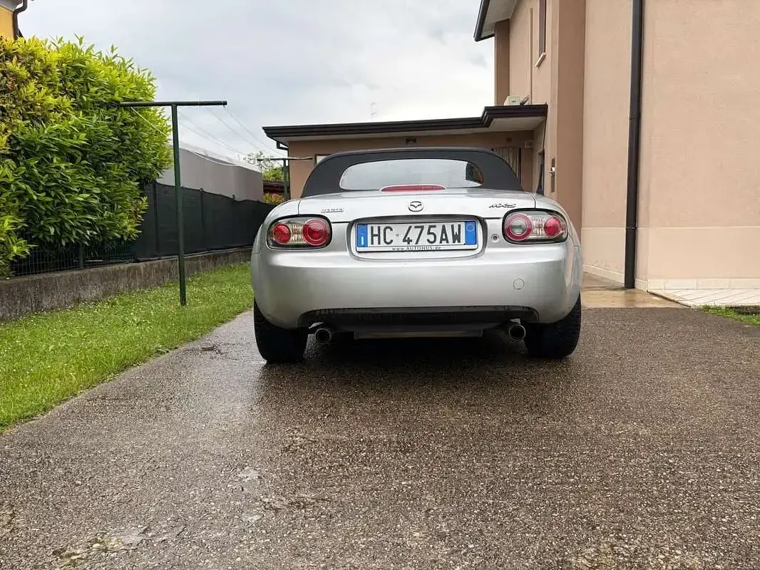 Usata Mazda MX5 High 126 CV (92 kW) 2007 Cabrio